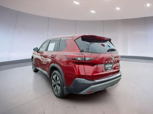 Used 2023 Nissan Rogue SV image 3