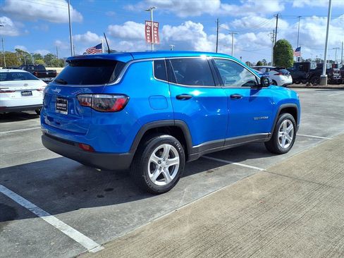 Used 2023 Jeep Compass Sport image 4