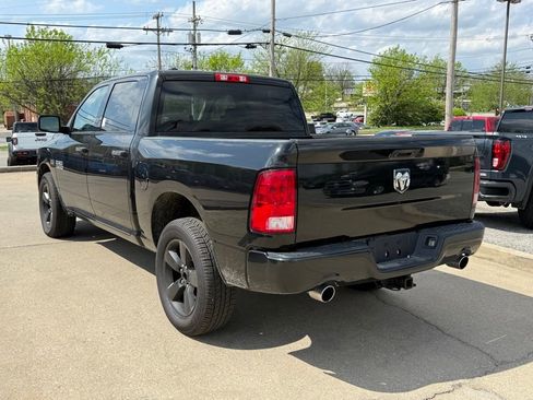 Used 2018 RAM 1500 Express w/ Express Value Package AWD/4WD image 9