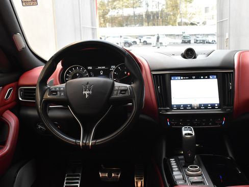 Used 2021 Maserati Levante S GranSport image 30