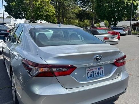 Used 2022 Toyota Camry LE FWD image 3