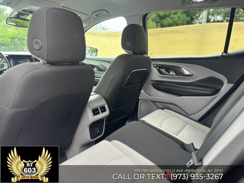 Used 2024 GMC Terrain SLE FWD image 8