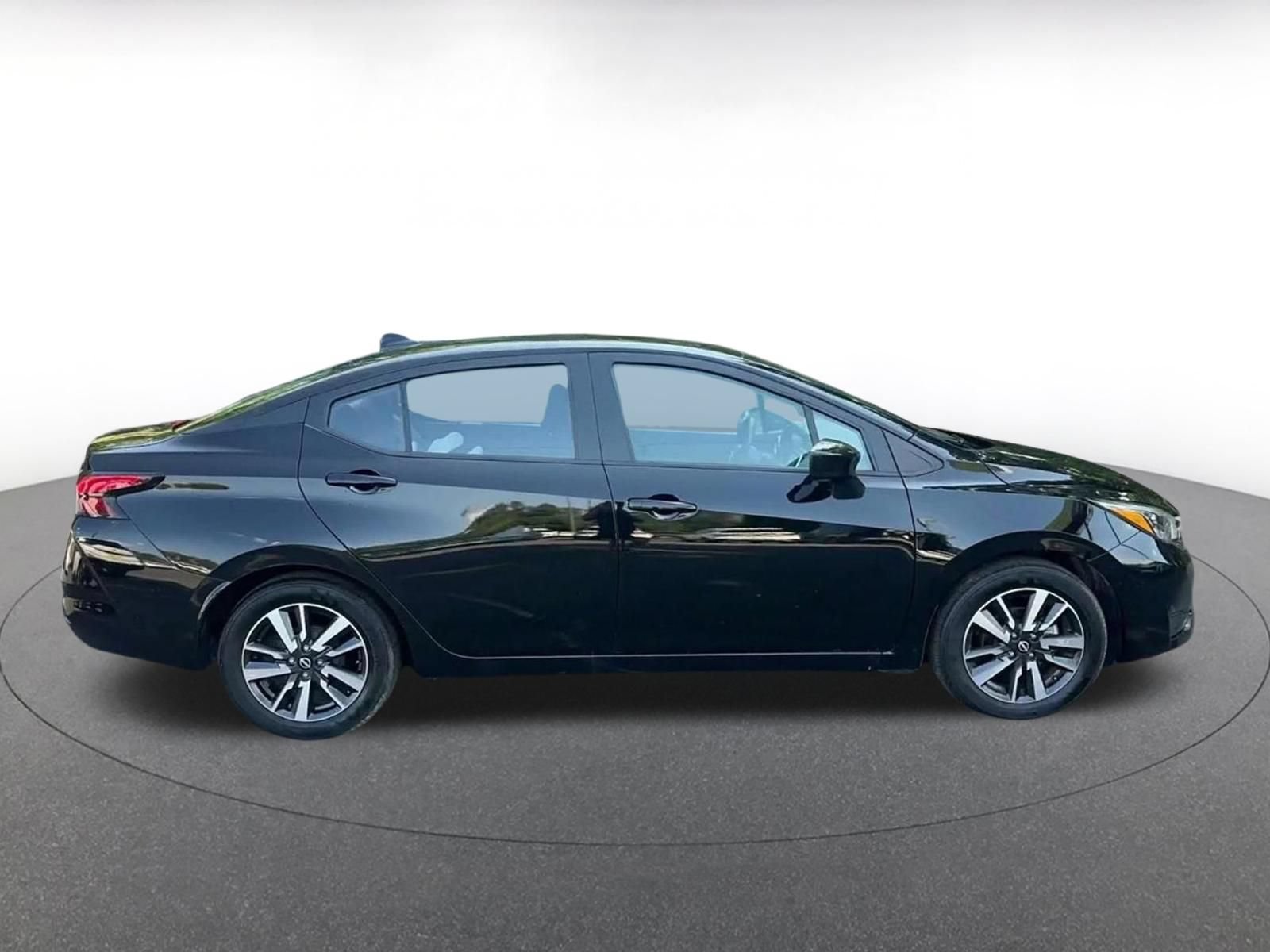 Used 2025 Nissan Versa SV FWD image 15