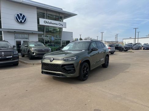 New 2026 Volkswagen Tiguan SE R-Line AWD/4WD image 1