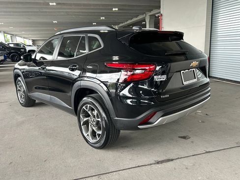 Used 2025 Chevrolet Trax LT w/ Driver Confidence Package FWD image 3