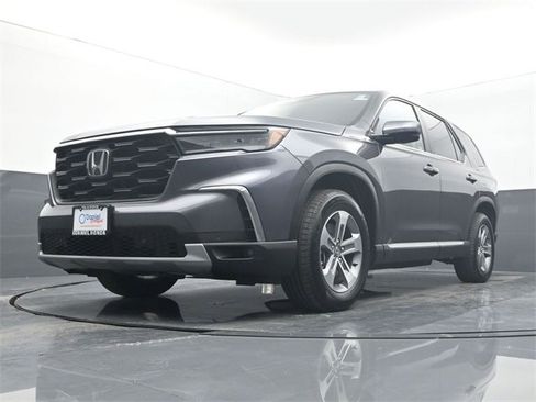 Used 2025 Honda Pilot EX-L image 8