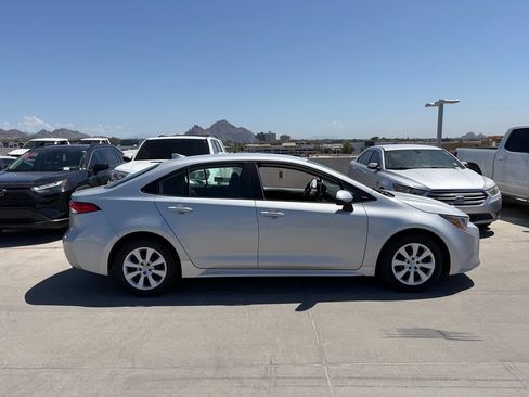 Used 2025 Toyota Corolla LE FWD image 3