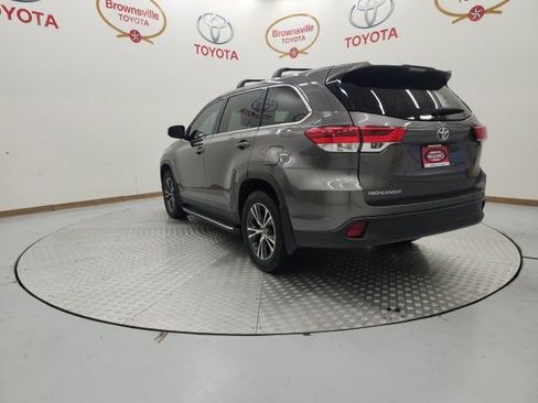 Used 2019 Toyota Highlander LE FWD image 6