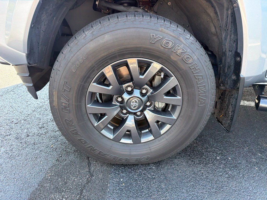 Used 2021 Toyota Tacoma SR5 AWD/4WD image 10