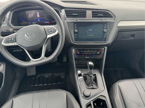 Certified 2024 Volkswagen Tiguan SE image 19