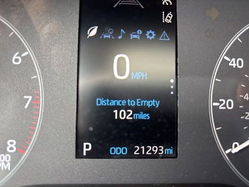 Certified 2024 Toyota Corolla Cross LE w/ Moonroof Package image 11