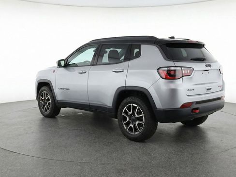 Used 2025 Jeep Compass Trailhawk AWD/4WD image 6