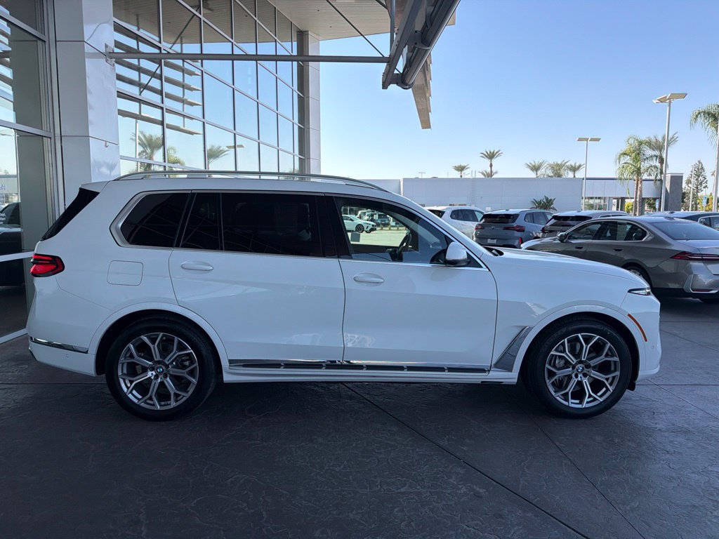 Used 2026 BMW X7 xDrive40i AWD/4WD image 3
