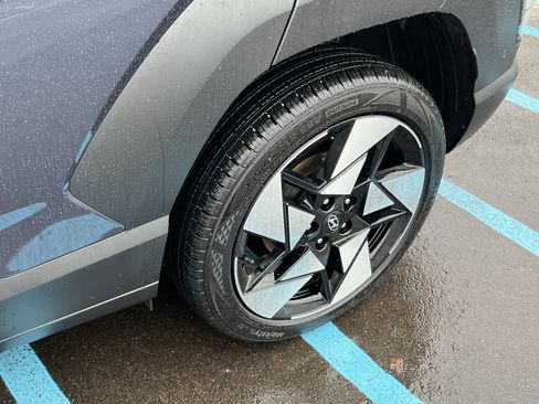 Certified 2025 Hyundai Kona Limited image 25