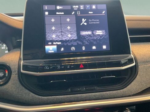 Used 2022 Jeep Compass Latitude FWD image 13