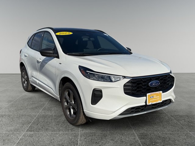 Used 2023 Ford Escape ST-Line w/ Tech Pack #1 AWD/4WD image 8