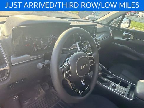 Used 2023 Kia Sorento LX AWD/4WD image 8