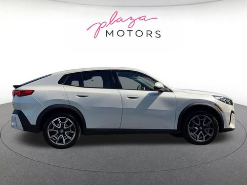 Certified 2025 BMW X2 xDrive28i AWD/4WD image 4