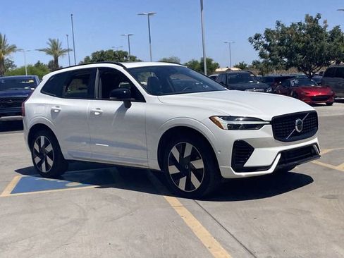 Certified 2025 Volvo XC60 T8 Plus image 3