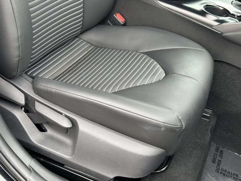 Used 2018 Toyota Camry SE FWD image 10