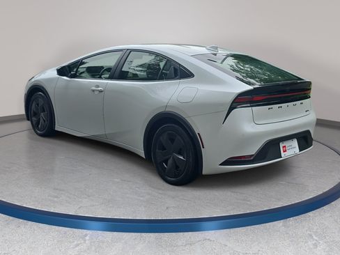 Used 2024 Toyota Prius LE FWD image 7