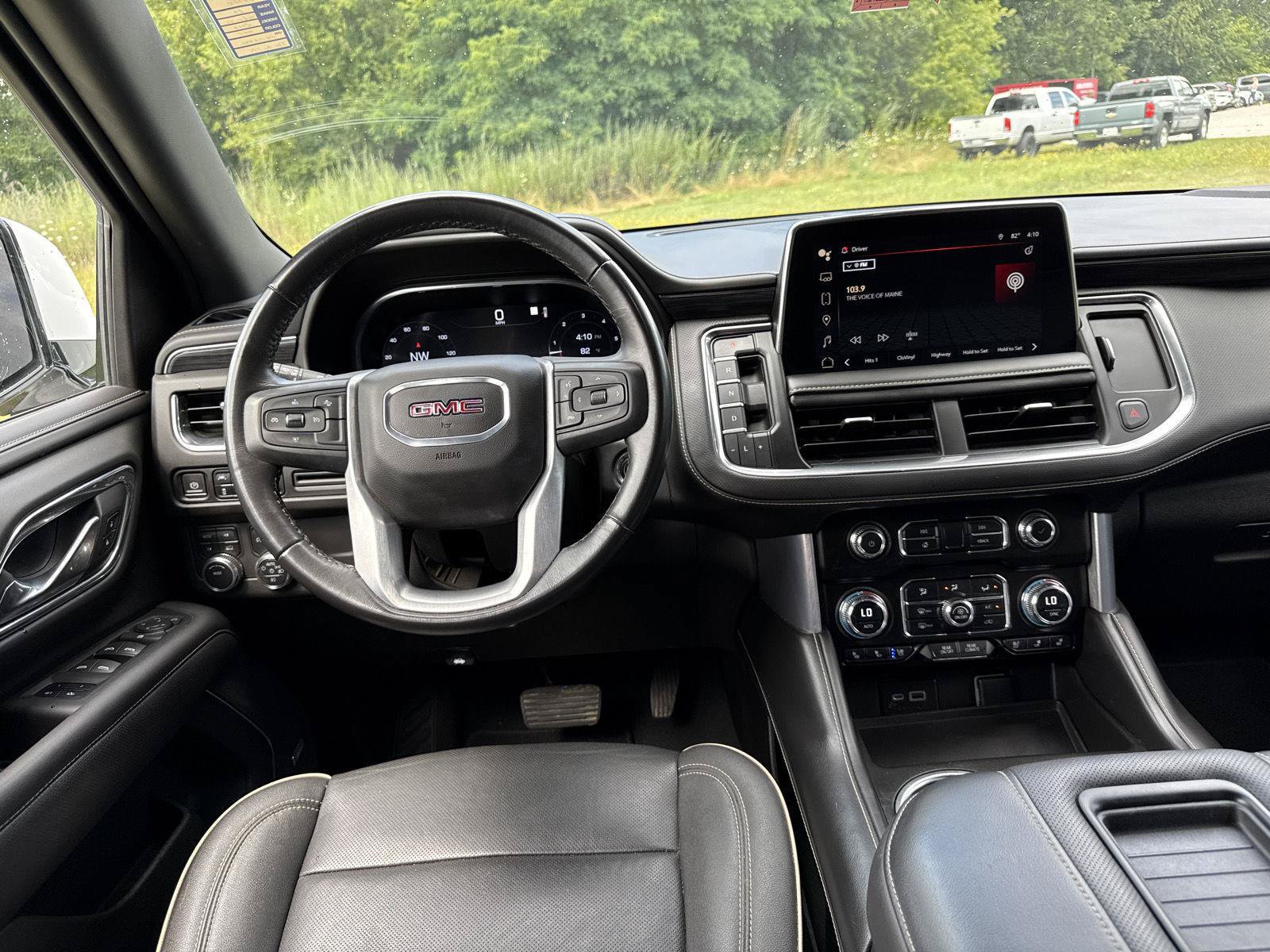 Used 2023 GMC Yukon XL SLT AWD/4WD image 17