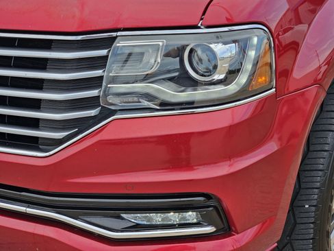 Used 2016 Lincoln Navigator Select RWD image 10