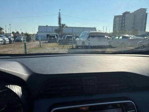 Used 2025 Nissan Versa SV image 17