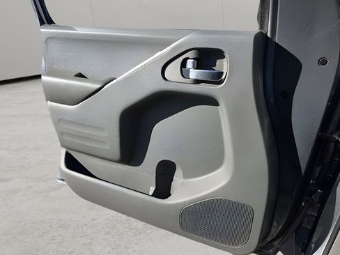 Used 2017 Nissan Frontier SV image 17