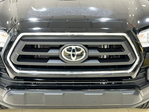 Used 2022 Toyota Tacoma SR5 w/ Technology Package AWD/4WD image 4