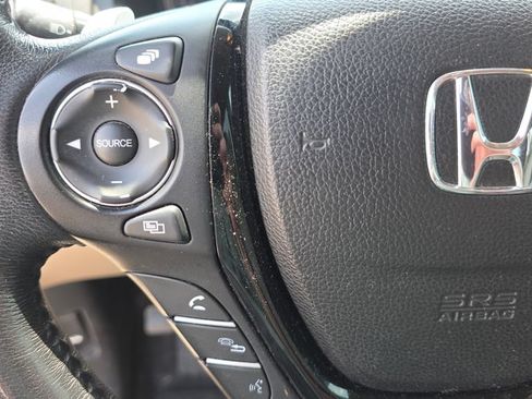 Used 2016 Honda Pilot Touring image 16