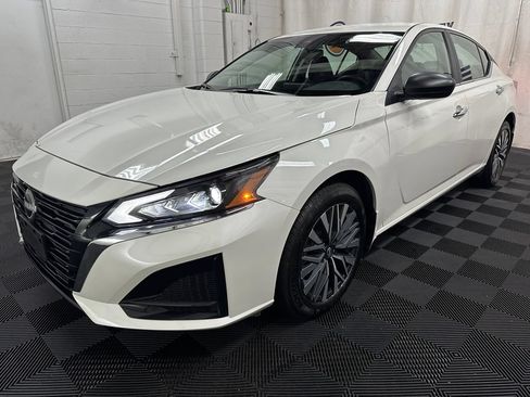 Used 2025 Nissan Altima 2.5 SV AWD/4WD image 4