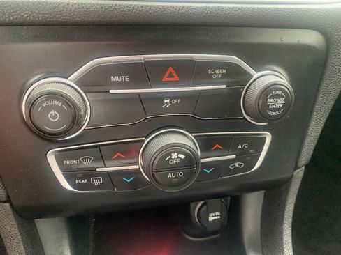 Used 2017 Dodge Charger SXT RWD image 29