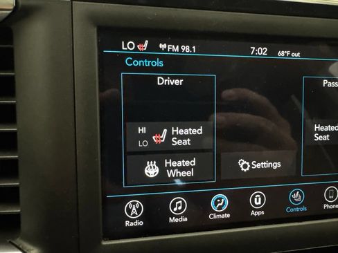 Used 2020 Chrysler Pacifica Touring-L FWD image 27