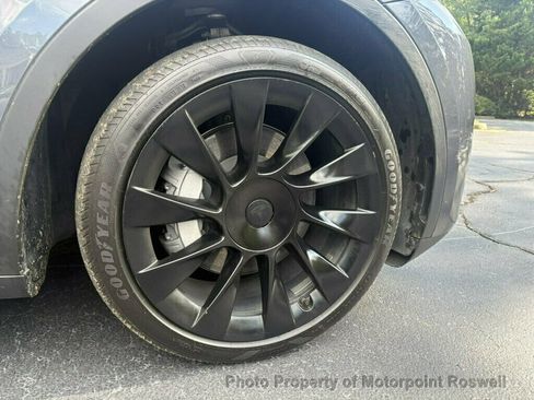 Used 2023 Tesla Model Y AWD image 19