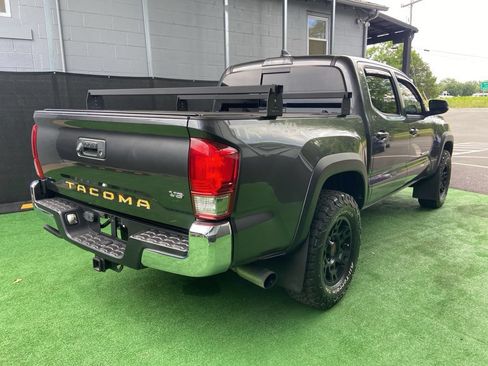 Used 2017 Toyota Tacoma TRD Off-Road w/ Tow Package (A/T) AWD/4WD image 4