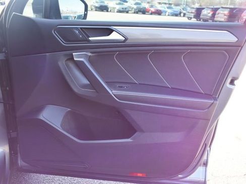 Used 2022 Volkswagen Tiguan SE R-Line image 44