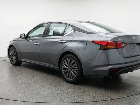 Used 2025 Nissan Altima 2.5 SV FWD image 6