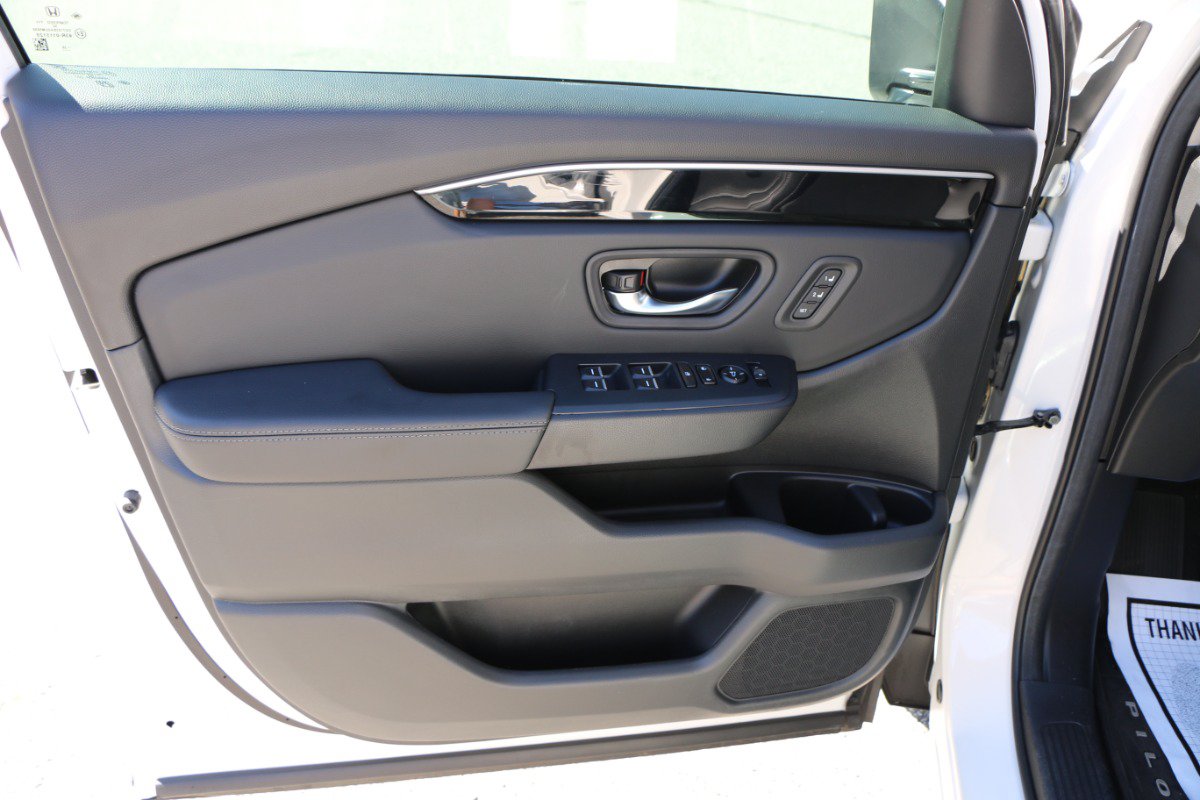 Used 2025 Honda Pilot EX-L image 17