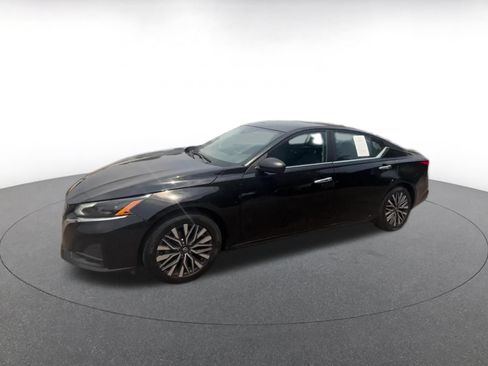 Used 2025 Nissan Altima 2.5 SV FWD image 8