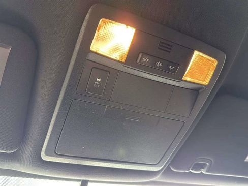 Used 2017 Toyota Tacoma TRD Sport w/ Tow Package (A/T) image 18