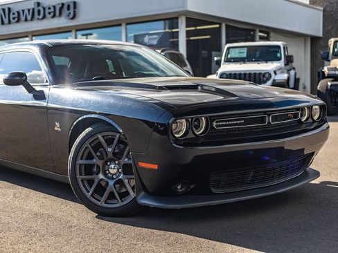 Used 2016 Dodge Challenger R/T Scat Pack w/ Leather Interior Group RWD image 3