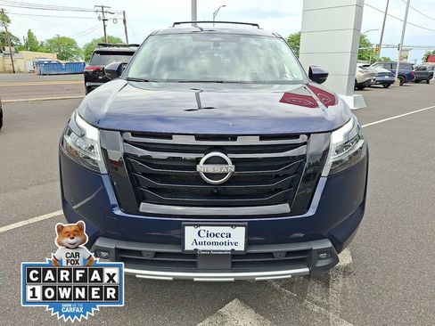Used 2024 Nissan Pathfinder SL w/ Black Appearance Package AWD/4WD image 2