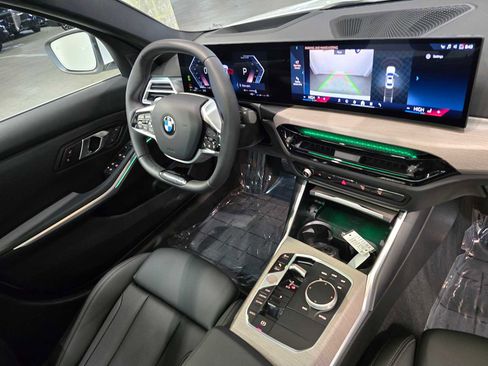 Used 2025 BMW 330i xDrive 330i xDrive w/ Premium Package image 32