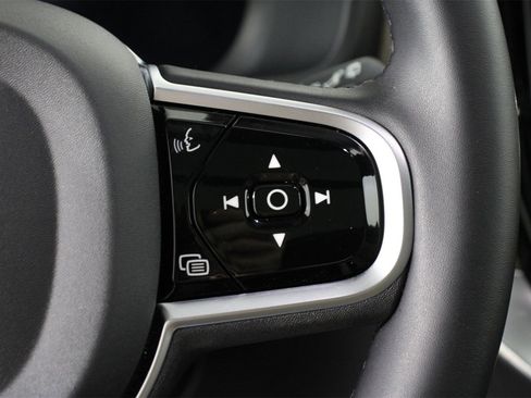 Certified 2025 Volvo XC90 B6 Plus w/ Protection Package Premier image 11