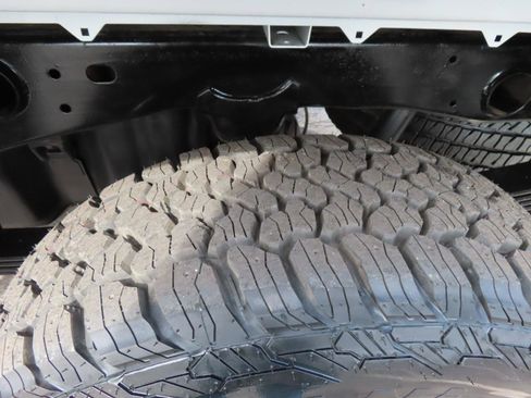 Used 2022 Chevrolet Silverado 2500 Custom w/ Custom Value Package image 15