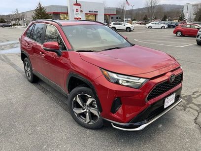New 2025 Toyota RAV4 SE
