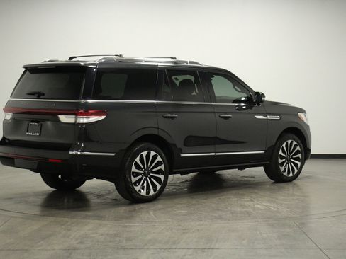 Used 2024 Lincoln Navigator Reserve image 8