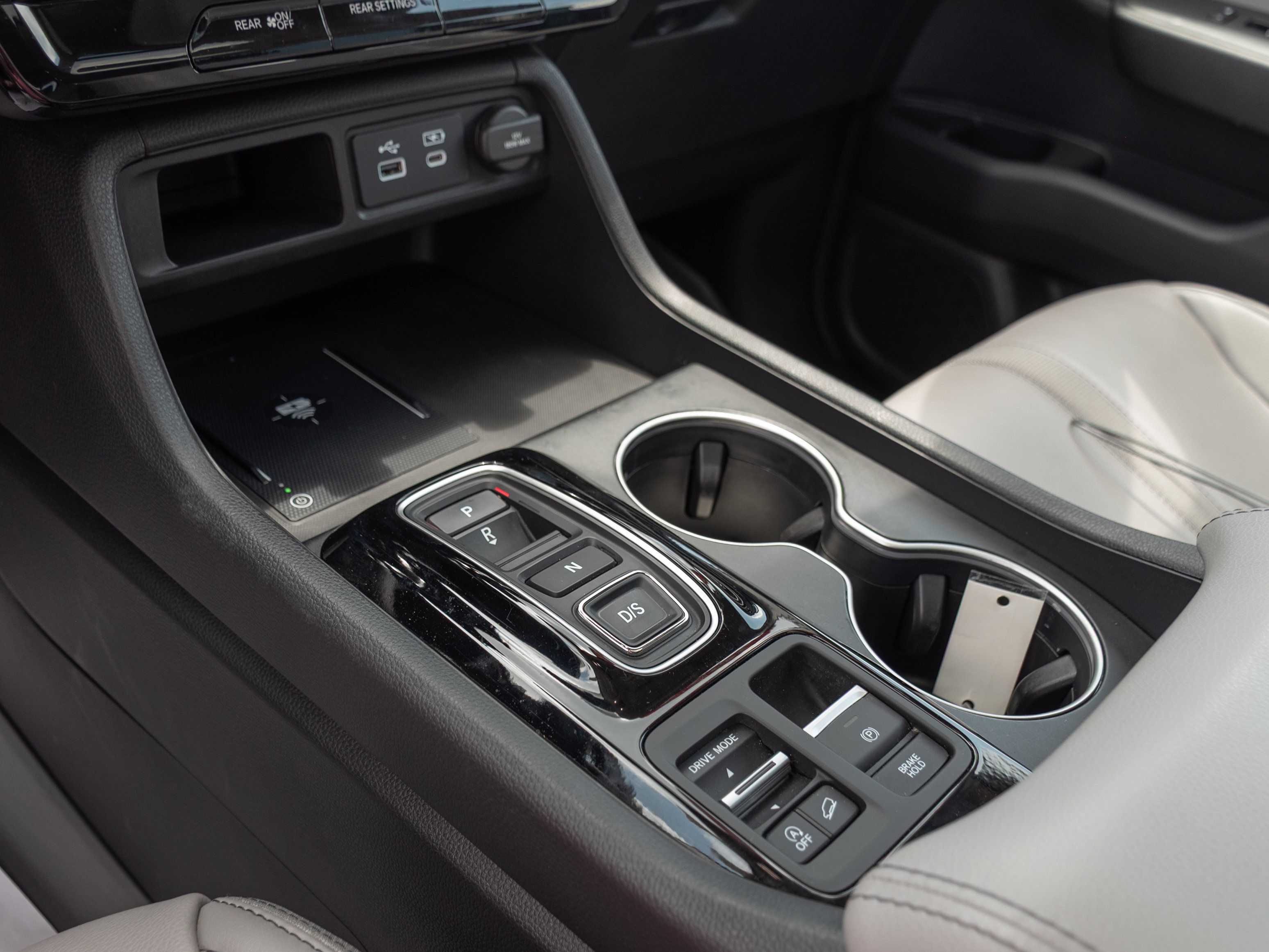 Used 2025 Honda Pilot Touring image 17