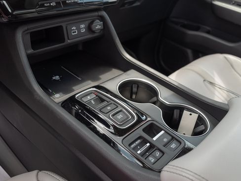 Used 2025 Honda Pilot Touring image 17